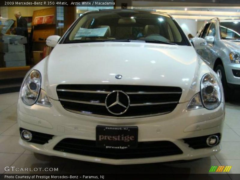 Arctic White / Macadamia 2009 Mercedes-Benz R 350 4Matic