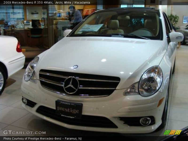 Arctic White / Macadamia 2009 Mercedes-Benz R 350 4Matic