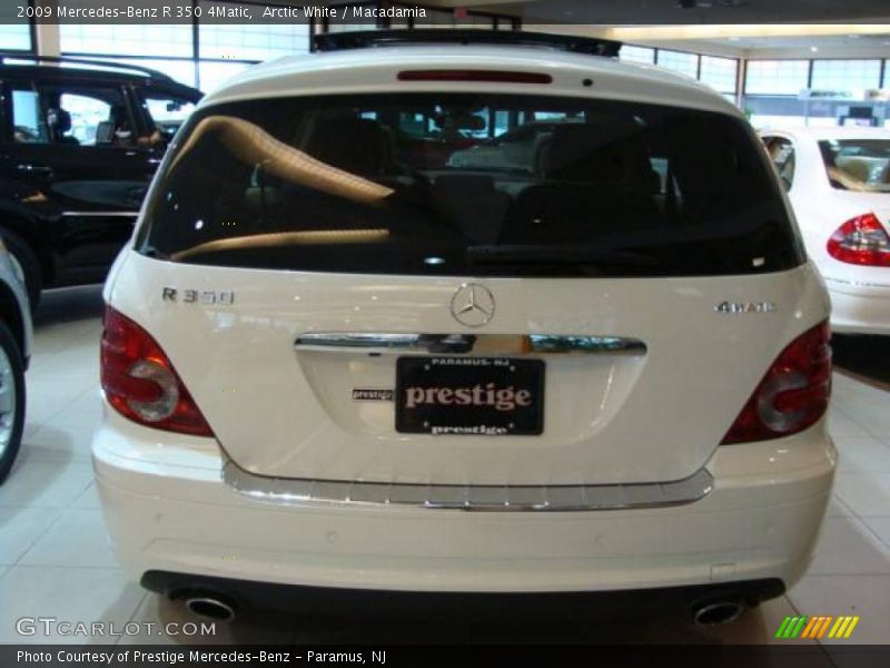 Arctic White / Macadamia 2009 Mercedes-Benz R 350 4Matic