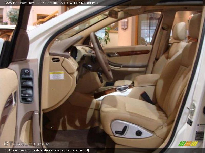 Arctic White / Macadamia 2009 Mercedes-Benz R 350 4Matic