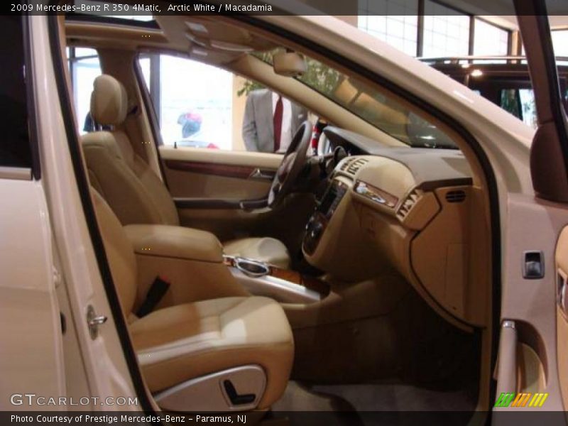 Arctic White / Macadamia 2009 Mercedes-Benz R 350 4Matic