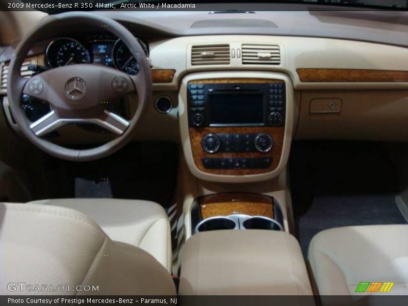 Arctic White / Macadamia 2009 Mercedes-Benz R 350 4Matic