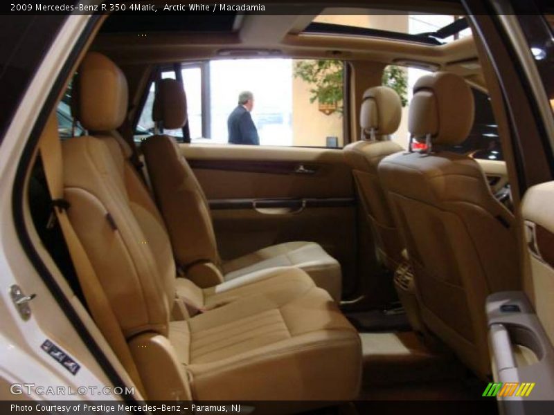 Arctic White / Macadamia 2009 Mercedes-Benz R 350 4Matic
