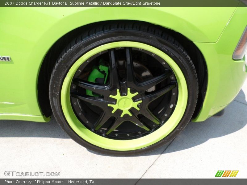 Custom Wheels of 2007 Charger R/T Daytona