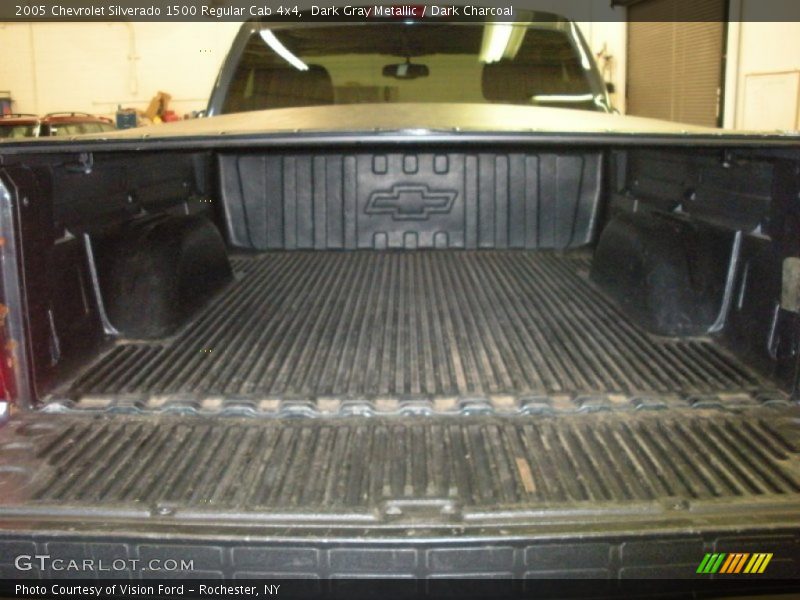 Dark Gray Metallic / Dark Charcoal 2005 Chevrolet Silverado 1500 Regular Cab 4x4