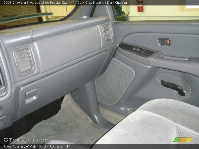 Dark Gray Metallic / Dark Charcoal 2005 Chevrolet Silverado 1500 Regular Cab 4x4