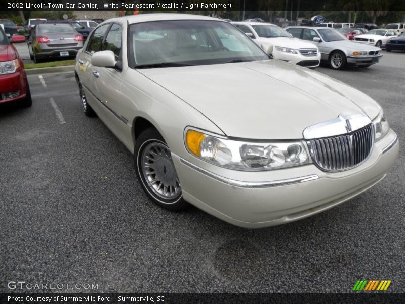 White Pearlescent Metallic / Light Parchment 2002 Lincoln Town Car Cartier