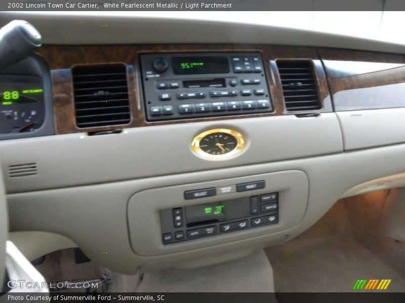 Controls of 2002 Town Car Cartier