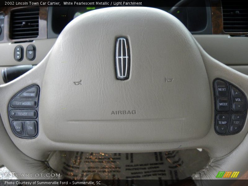 White Pearlescent Metallic / Light Parchment 2002 Lincoln Town Car Cartier