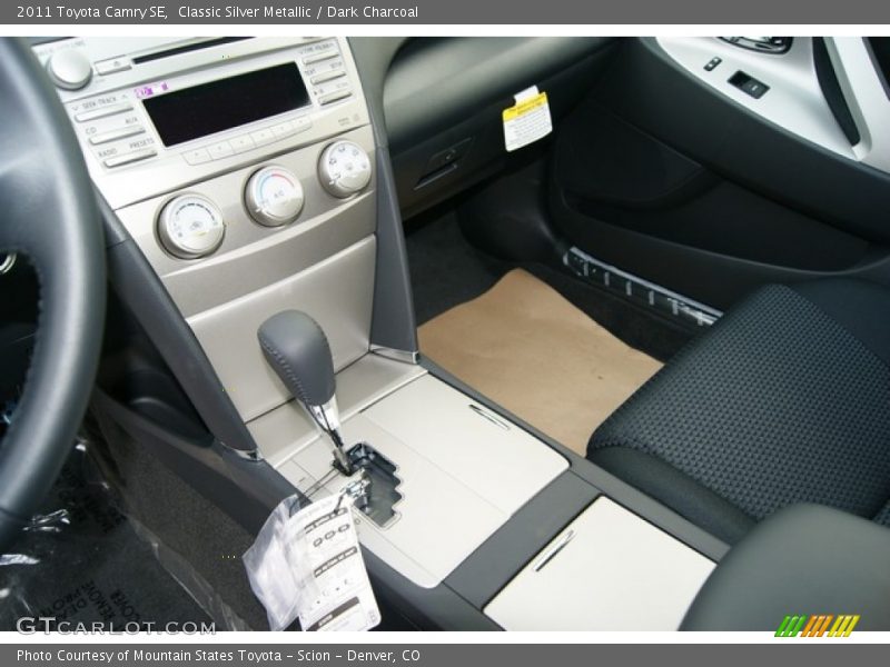 Classic Silver Metallic / Dark Charcoal 2011 Toyota Camry SE