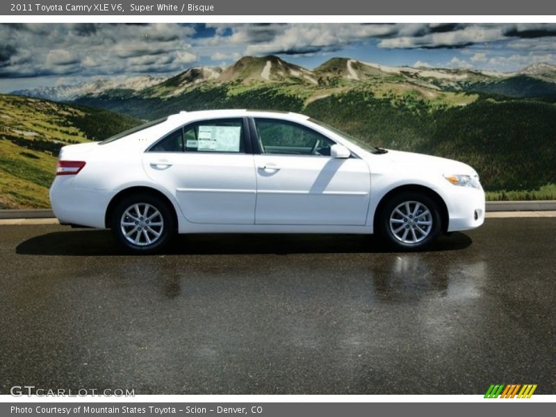 Super White / Bisque 2011 Toyota Camry XLE V6