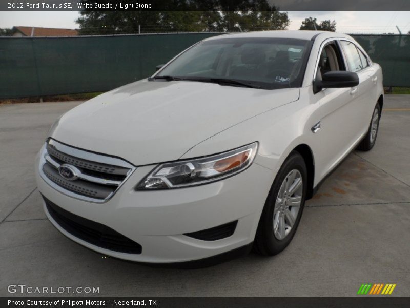 Front 3/4 View of 2012 Taurus SE