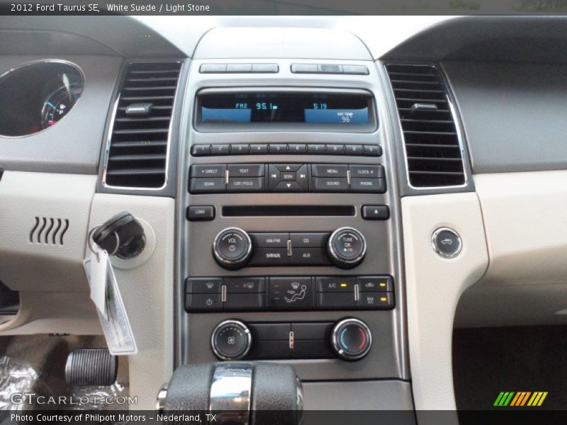 Controls of 2012 Taurus SE