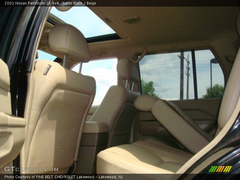 Super Black / Beige 2001 Nissan Pathfinder LE 4x4