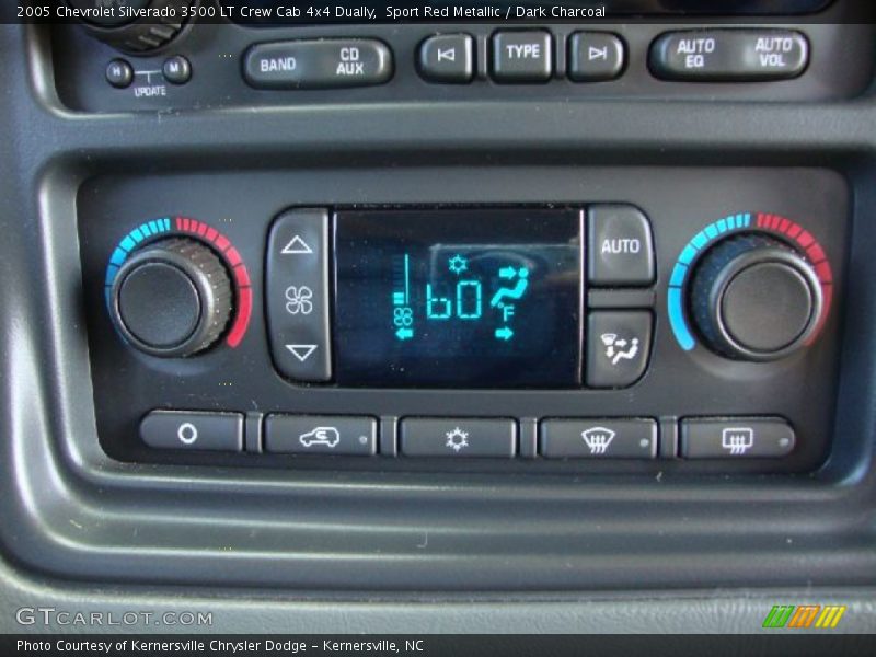 Controls of 2005 Silverado 3500 LT Crew Cab 4x4 Dually