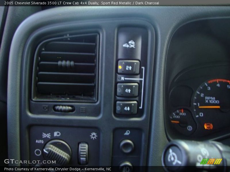 Controls of 2005 Silverado 3500 LT Crew Cab 4x4 Dually