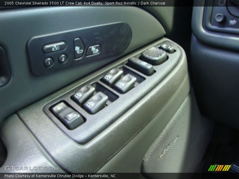 Controls of 2005 Silverado 3500 LT Crew Cab 4x4 Dually