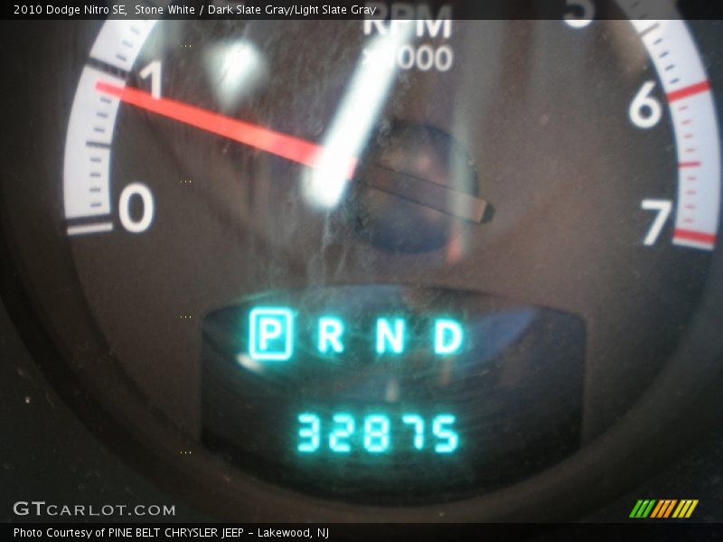 Stone White / Dark Slate Gray/Light Slate Gray 2010 Dodge Nitro SE
