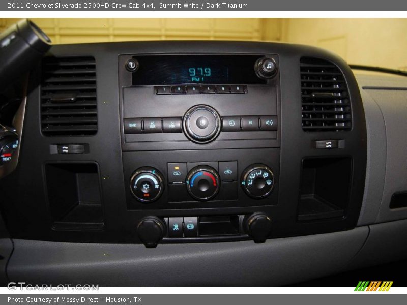 Controls of 2011 Silverado 2500HD Crew Cab 4x4