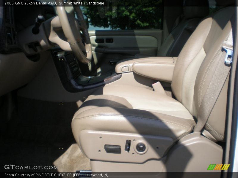 Summit White / Sandstone 2005 GMC Yukon Denali AWD