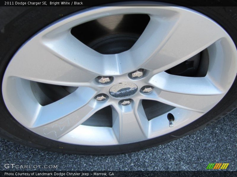Bright White / Black 2011 Dodge Charger SE