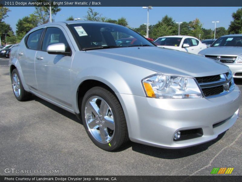 Front 3/4 View of 2011 Avenger Lux