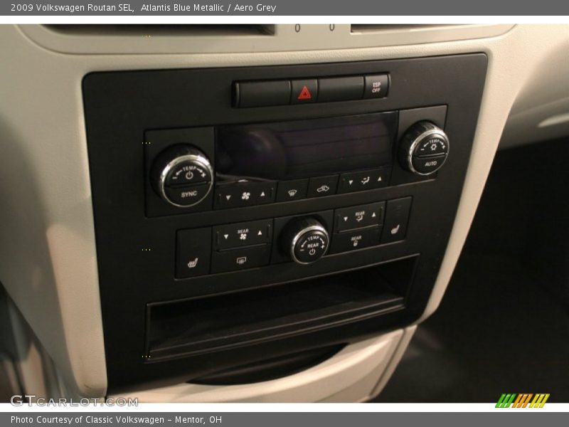 Atlantis Blue Metallic / Aero Grey 2009 Volkswagen Routan SEL