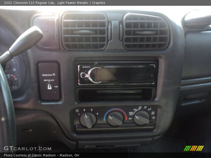 Light Pewter Metallic / Graphite 2002 Chevrolet S10 Regular Cab