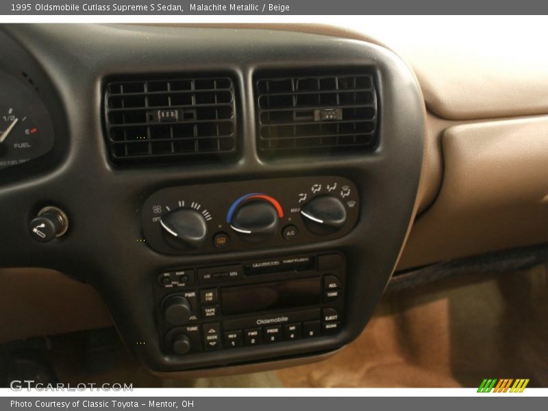 Controls of 1995 Cutlass Supreme S Sedan