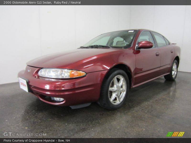 Front 3/4 View of 2000 Alero GLS Sedan