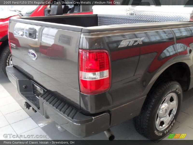 Dark Shadow Grey Metallic / Medium Flint Grey 2005 Ford F150 STX Regular Cab