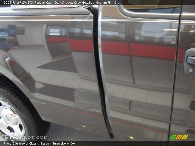 Dark Shadow Grey Metallic / Medium Flint Grey 2005 Ford F150 STX Regular Cab