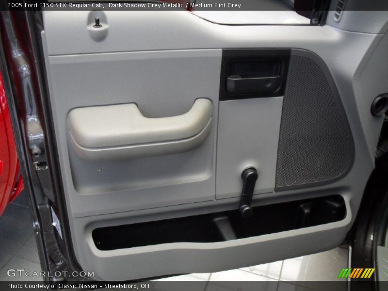 Dark Shadow Grey Metallic / Medium Flint Grey 2005 Ford F150 STX Regular Cab