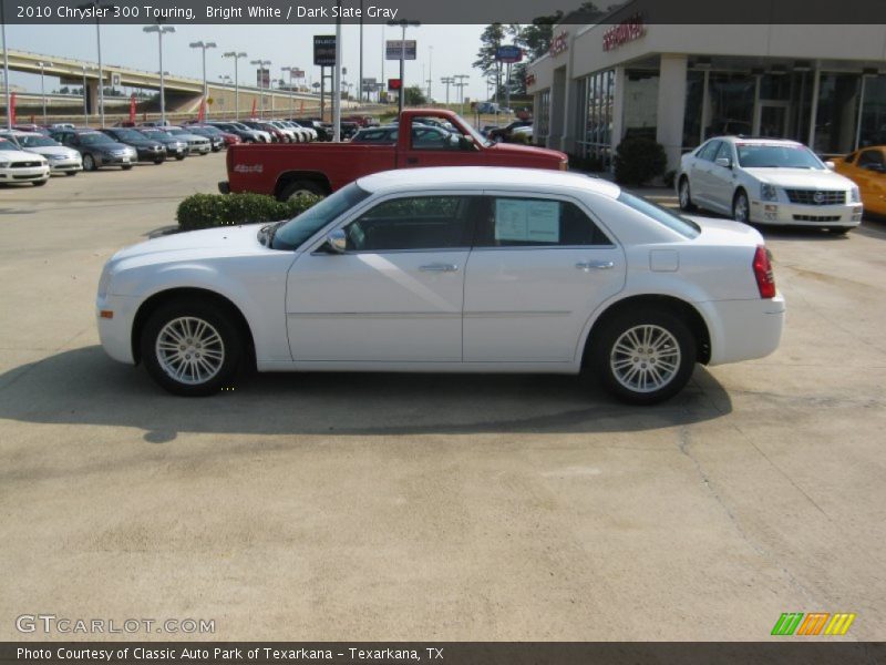 Bright White / Dark Slate Gray 2010 Chrysler 300 Touring