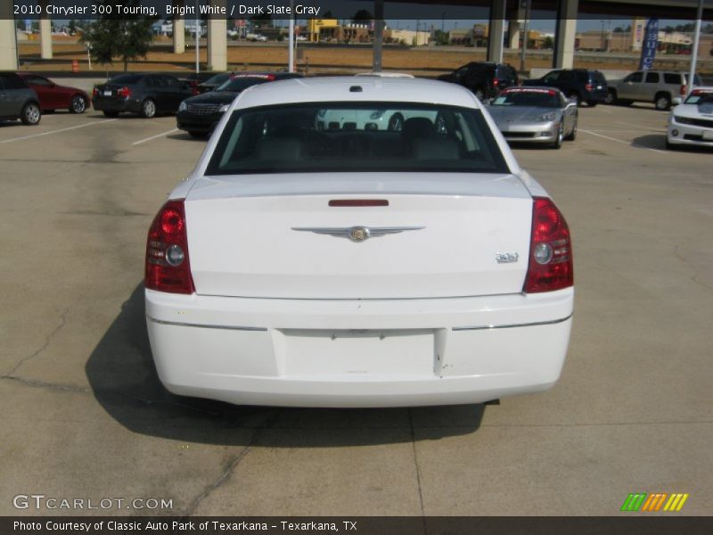 Bright White / Dark Slate Gray 2010 Chrysler 300 Touring