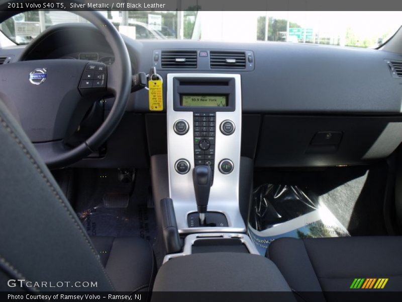 Silver Metallic / Off Black Leather 2011 Volvo S40 T5