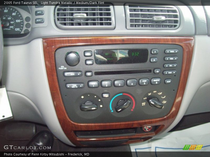 Light Tundra Metallic / Medium/Dark Flint 2005 Ford Taurus SEL