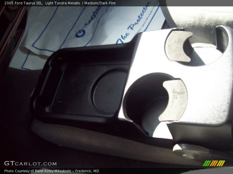 Light Tundra Metallic / Medium/Dark Flint 2005 Ford Taurus SEL
