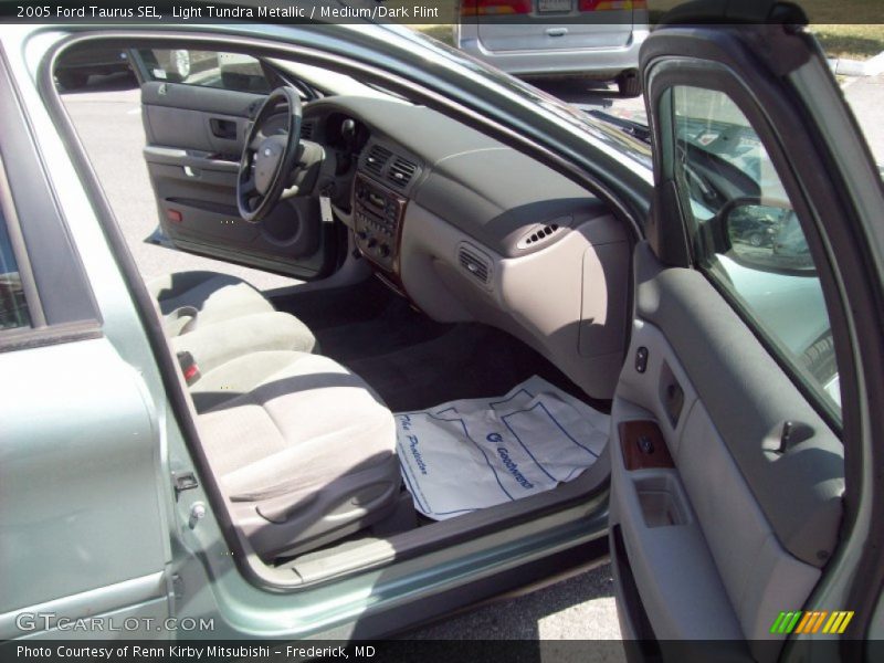 Light Tundra Metallic / Medium/Dark Flint 2005 Ford Taurus SEL