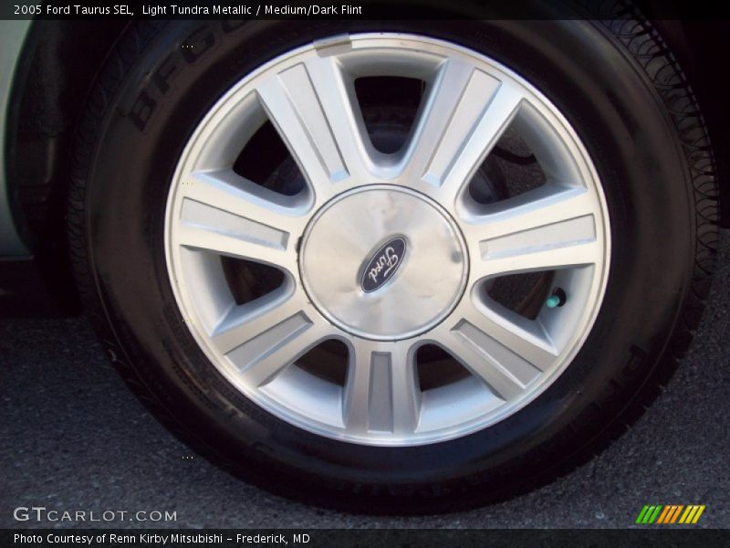 Light Tundra Metallic / Medium/Dark Flint 2005 Ford Taurus SEL