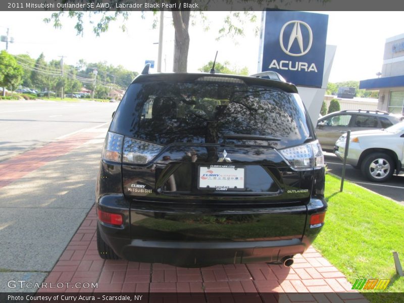 Labrador Black Pearl / Black 2011 Mitsubishi Outlander SE AWD