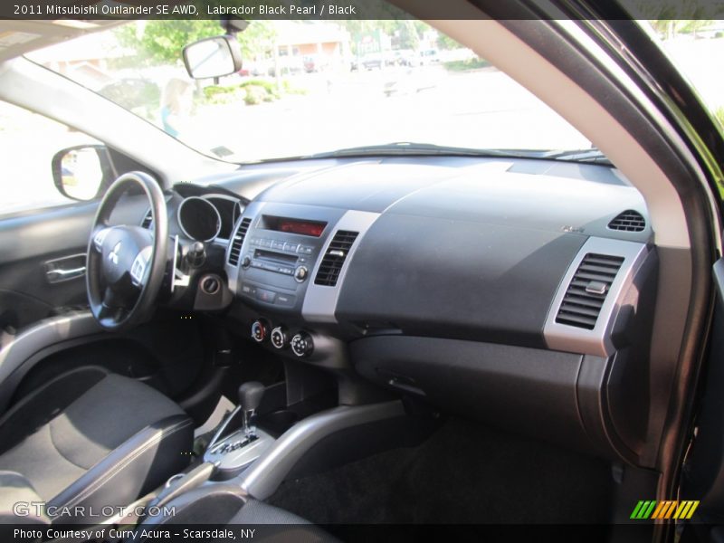 Labrador Black Pearl / Black 2011 Mitsubishi Outlander SE AWD