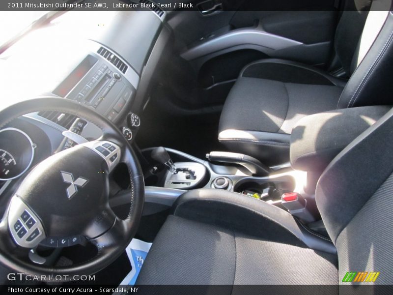 Labrador Black Pearl / Black 2011 Mitsubishi Outlander SE AWD