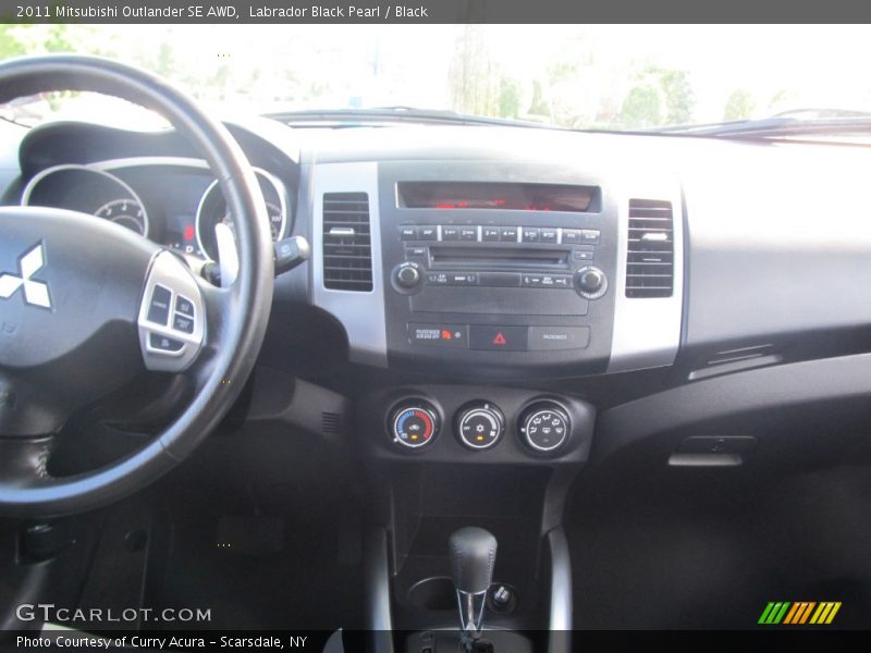 Labrador Black Pearl / Black 2011 Mitsubishi Outlander SE AWD
