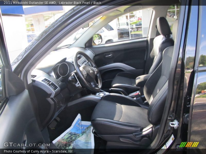 Labrador Black Pearl / Black 2011 Mitsubishi Outlander SE AWD