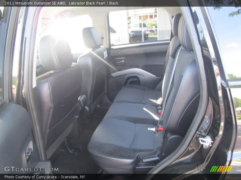 Labrador Black Pearl / Black 2011 Mitsubishi Outlander SE AWD