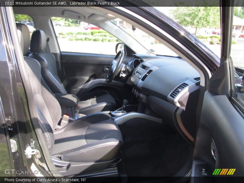 Labrador Black Pearl / Black 2011 Mitsubishi Outlander SE AWD