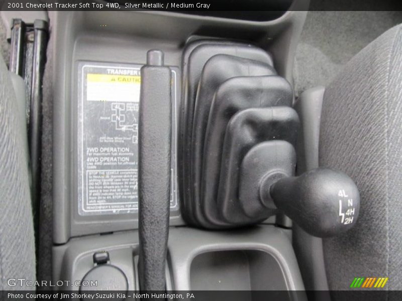 Silver Metallic / Medium Gray 2001 Chevrolet Tracker Soft Top 4WD