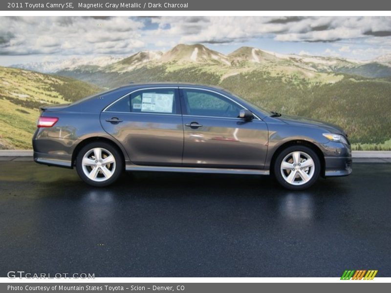 Magnetic Gray Metallic / Dark Charcoal 2011 Toyota Camry SE