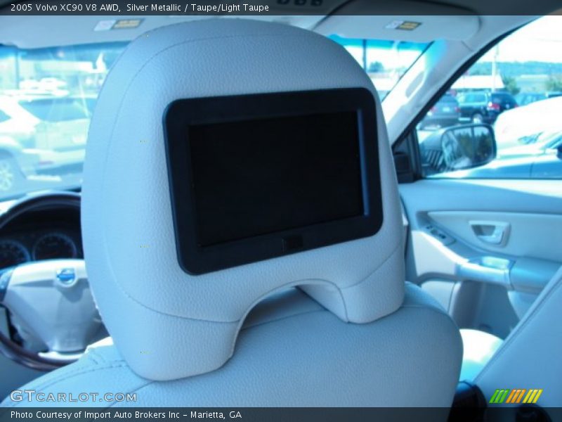 Silver Metallic / Taupe/Light Taupe 2005 Volvo XC90 V8 AWD